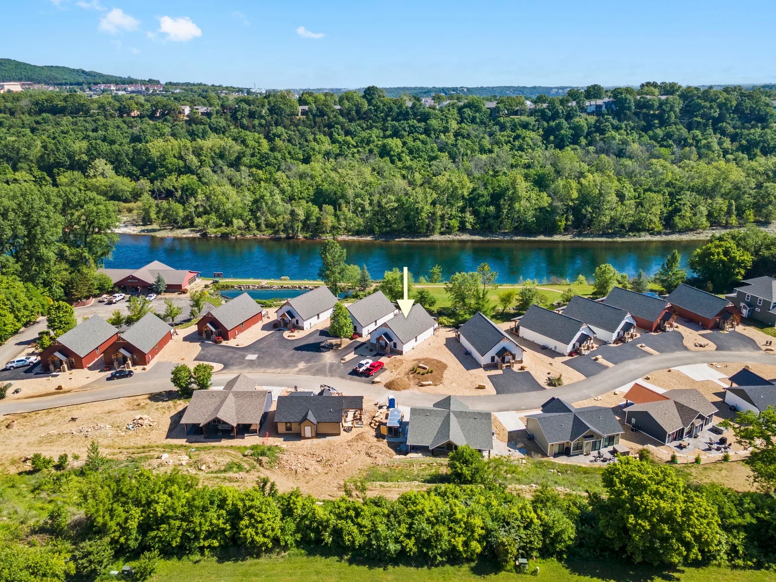Located right on Lake Taneycomo!