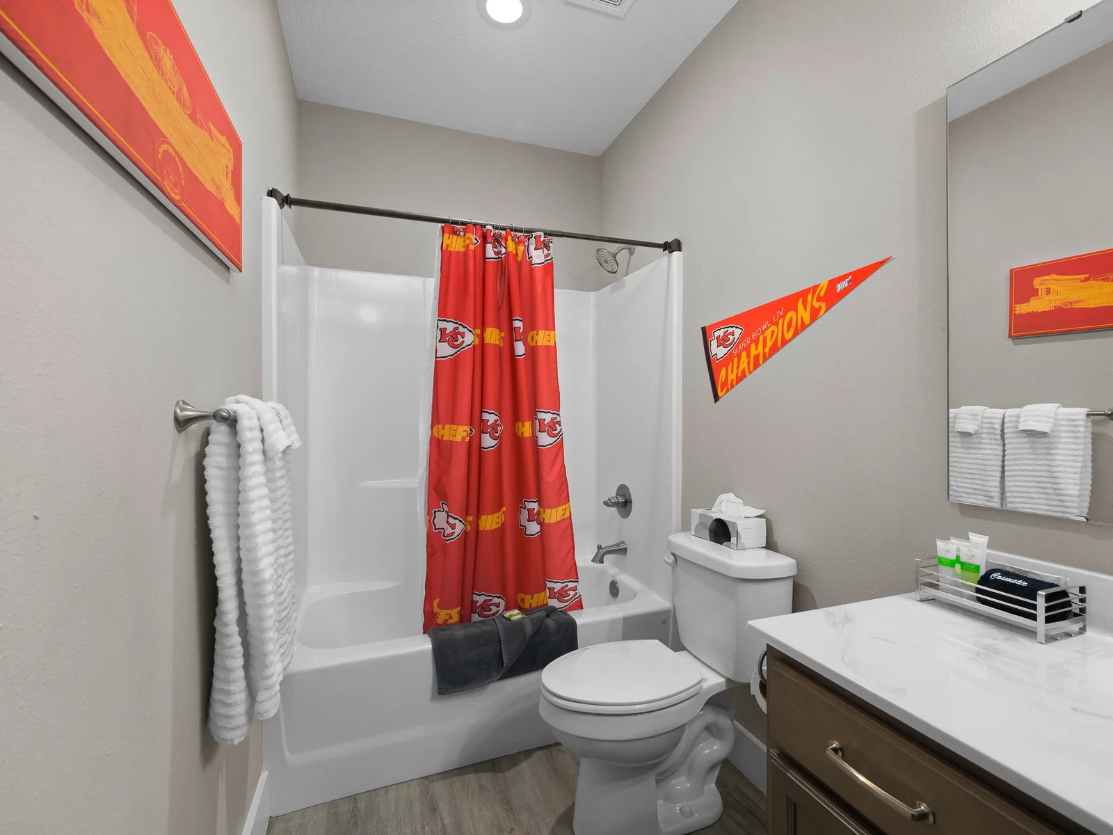 Chiefs bedroom ensuite bath