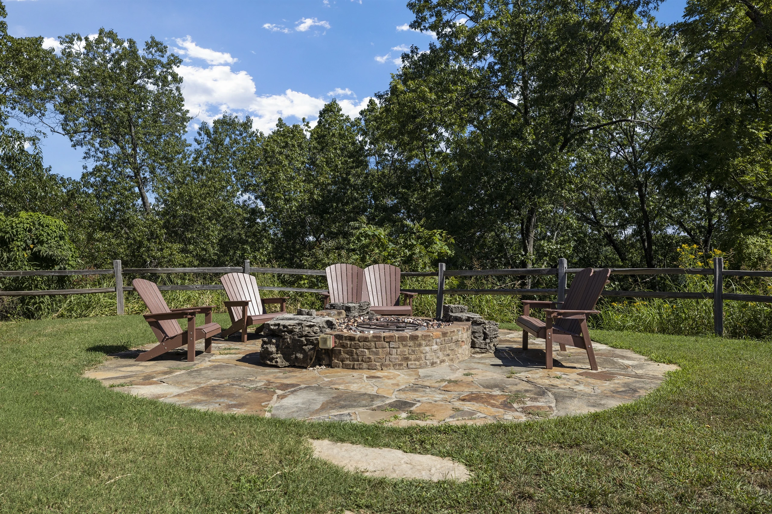 Community Gas Firepit (in outdoor pool area)