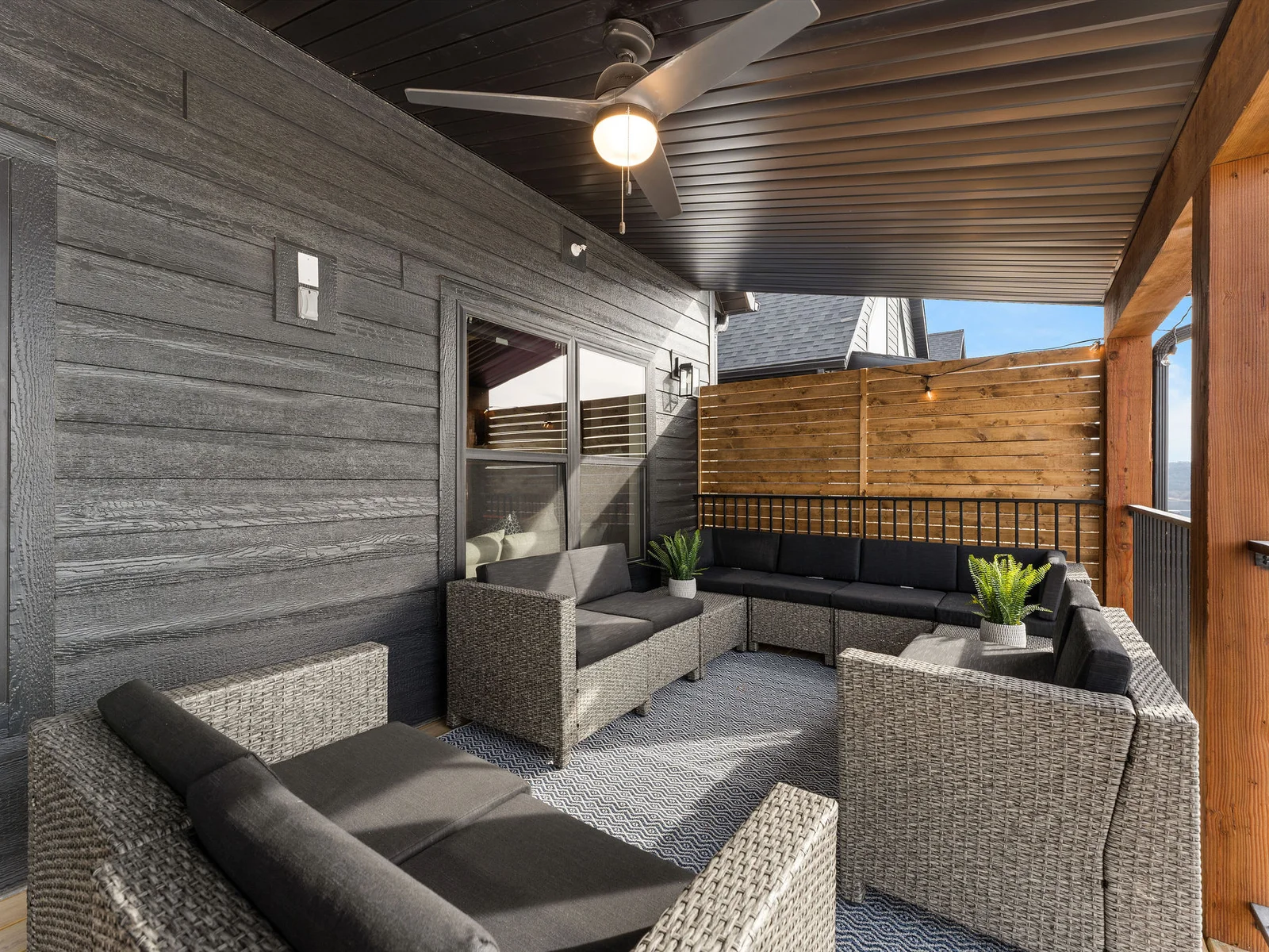 Lower deck seating