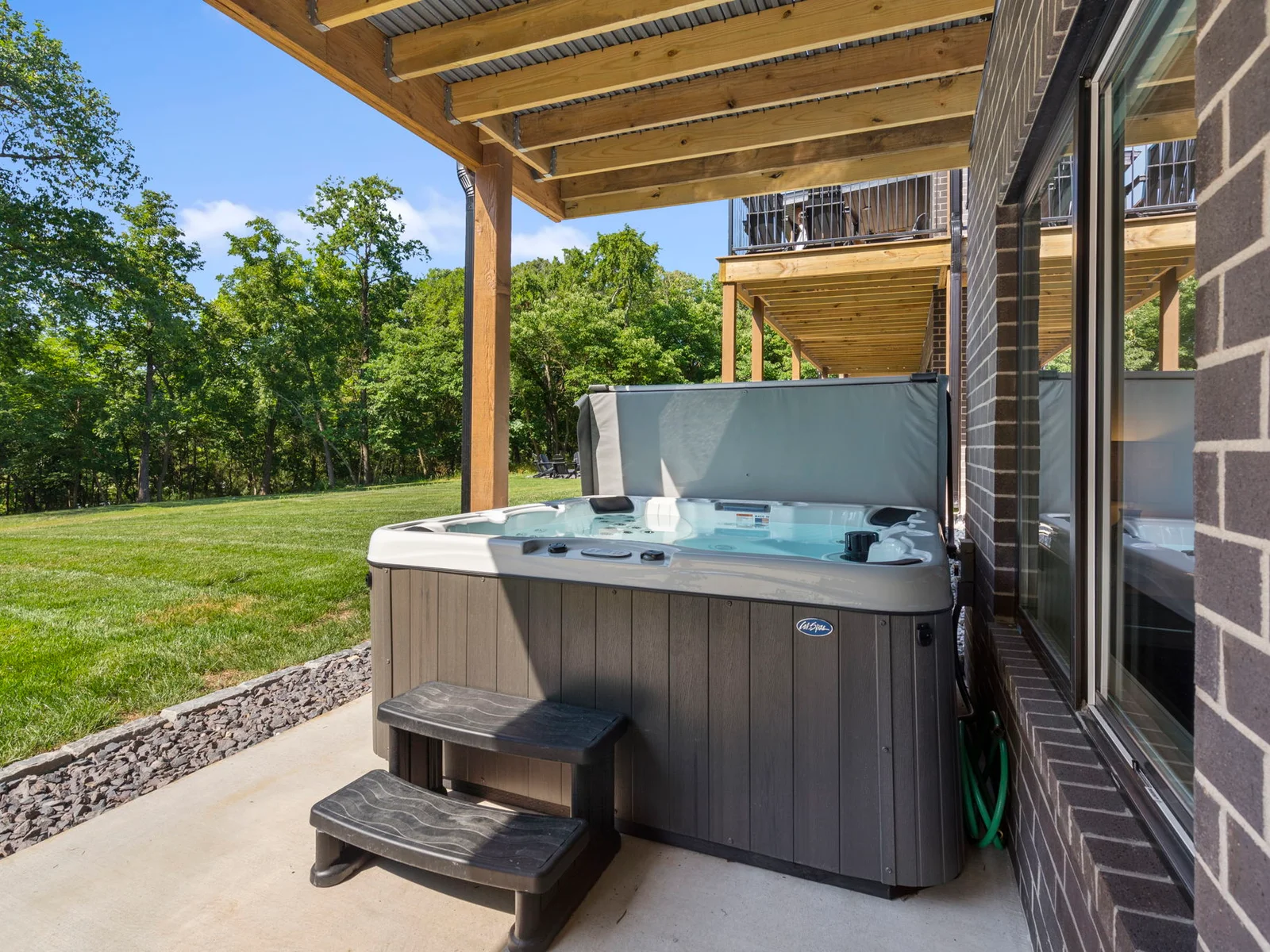 The Ledge has its own private Hot Tub overlooking Table Rock Lake!