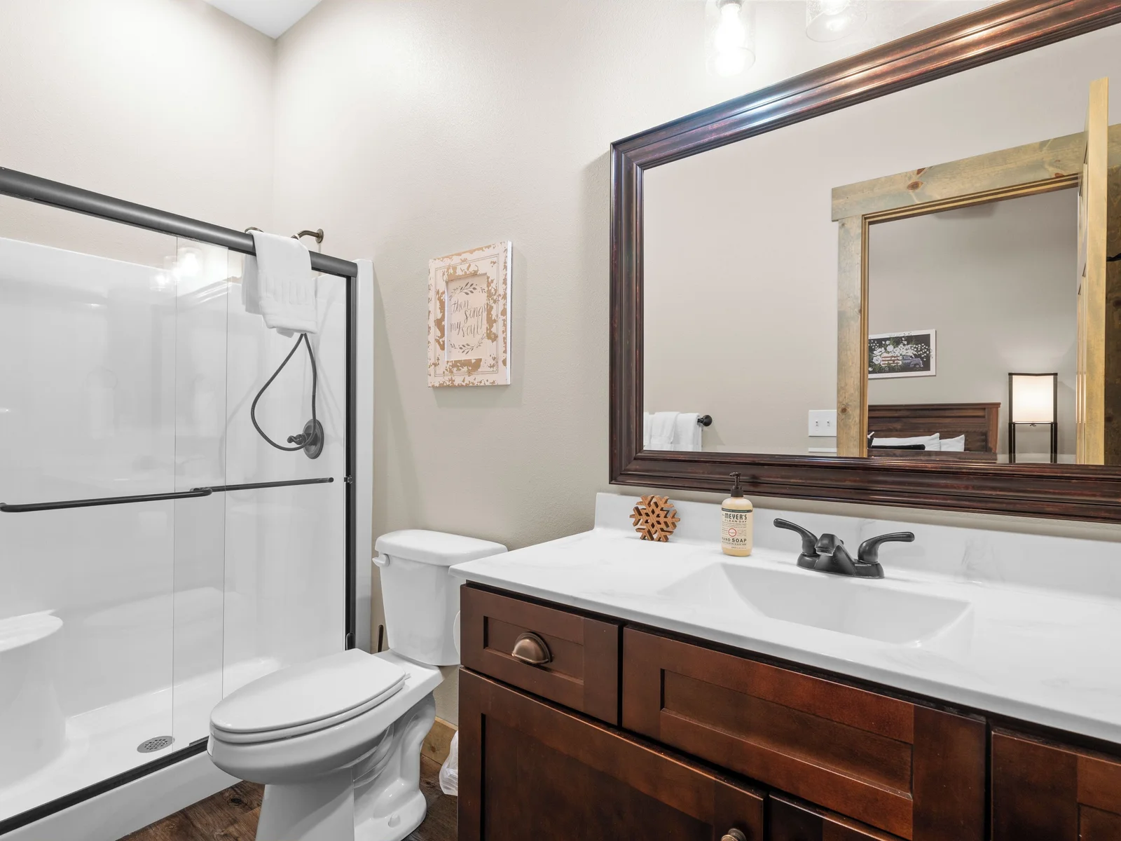 Bedroom #4 en-suite bath