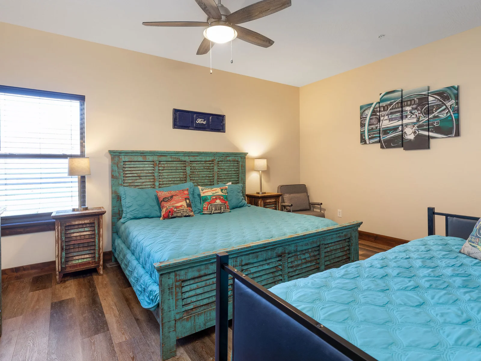 Lower level king bedroom #2/ day bed - shared bathroom
