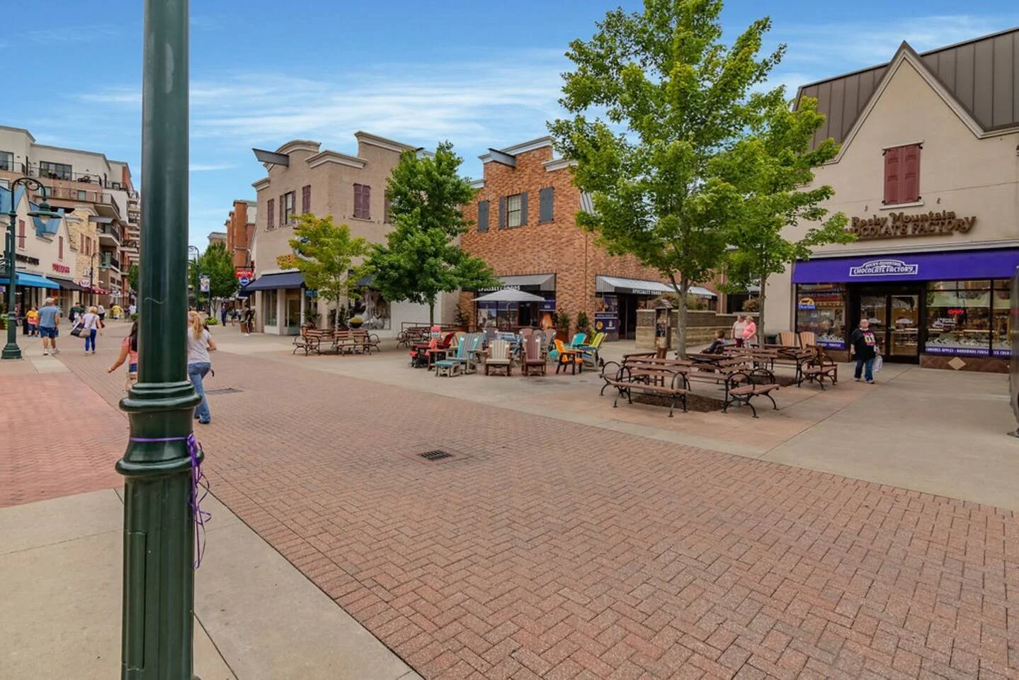 The Branson Strip is a great to find a place to eat and shop, or just mosey down the pedestrian road.