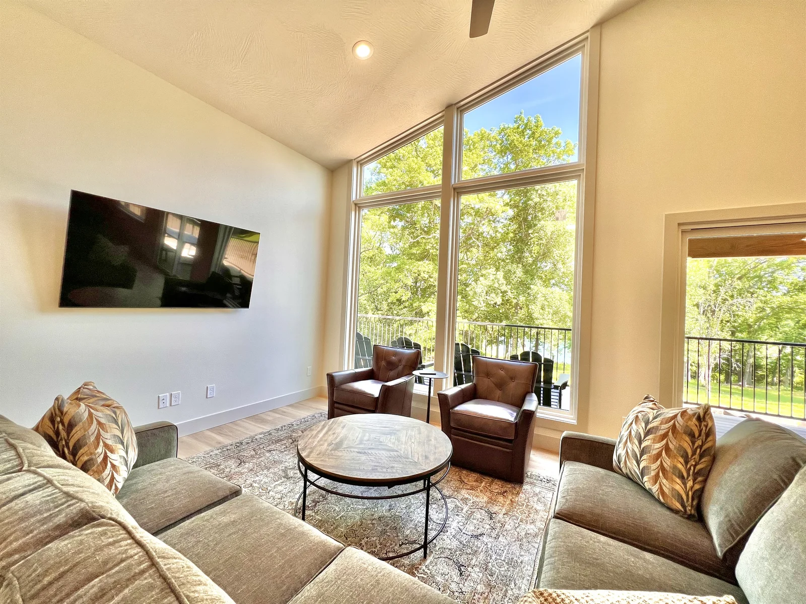 Vaulted ceilings with bright windows and comfy seating