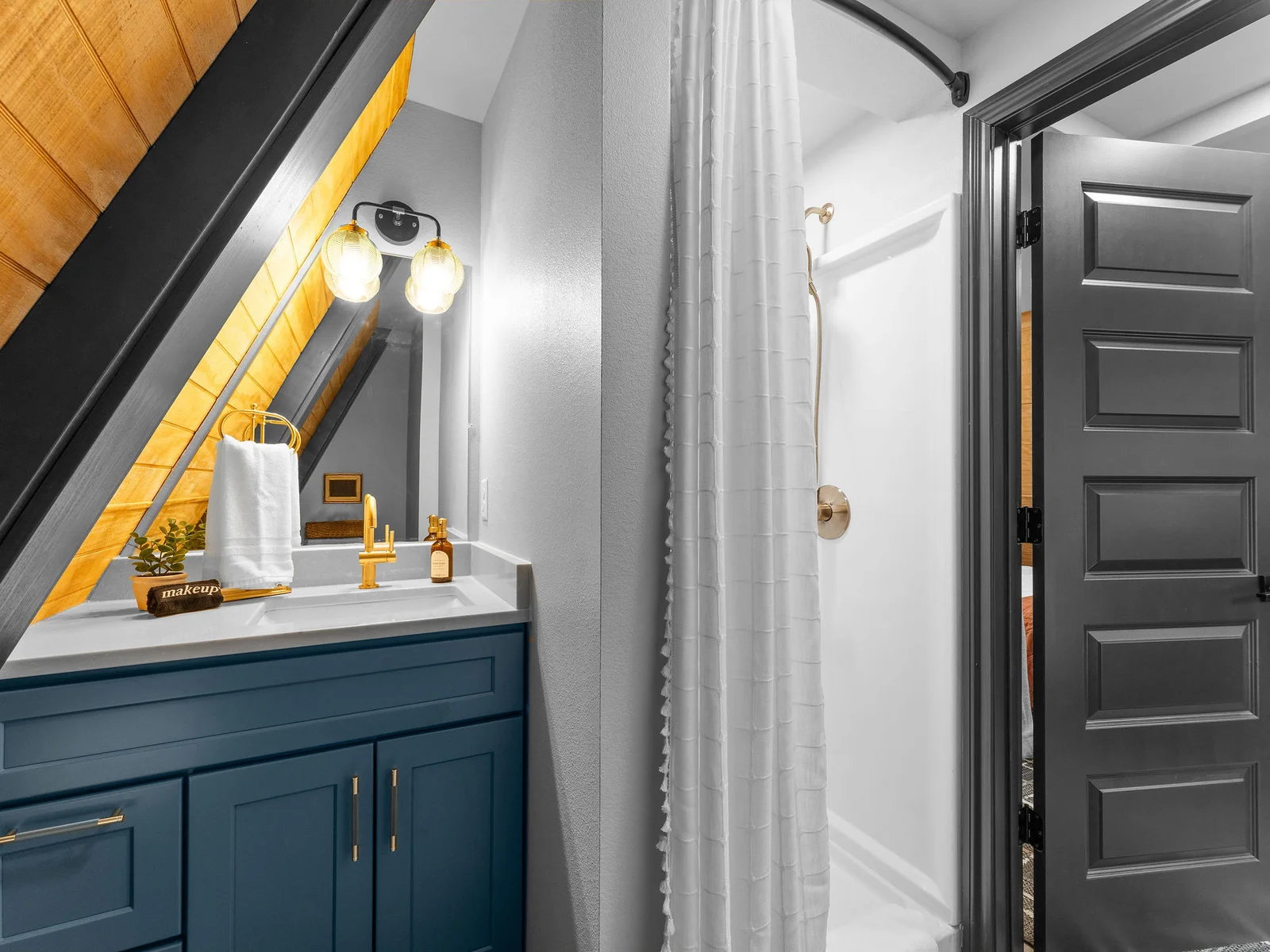 Full bathroom
