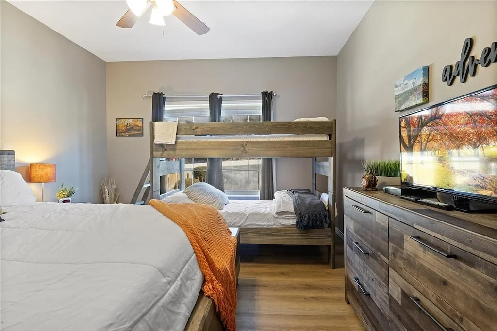 The Silver Dollar City room - King bed and bunk for the kids
