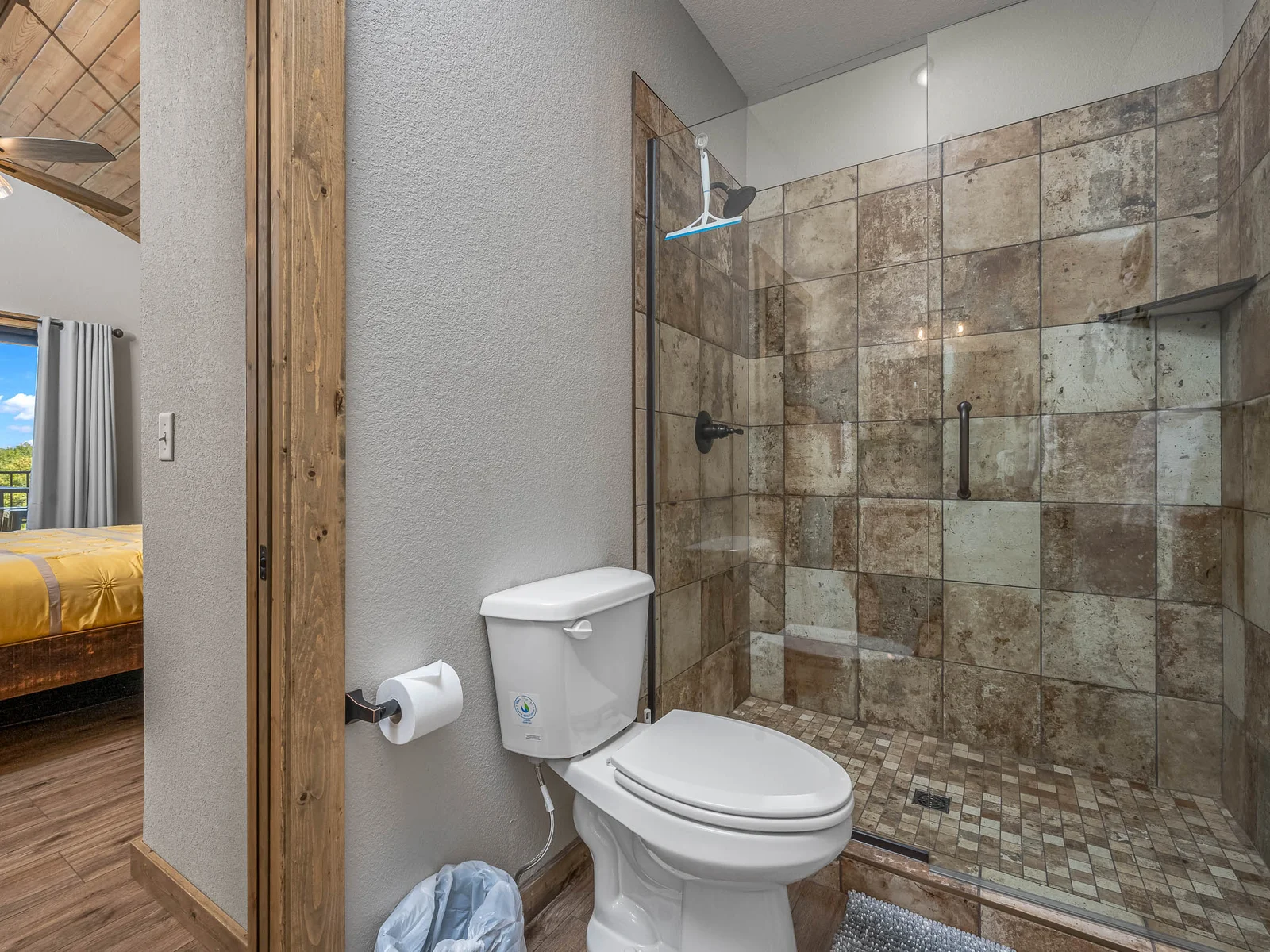 Bathroom connected to King #1