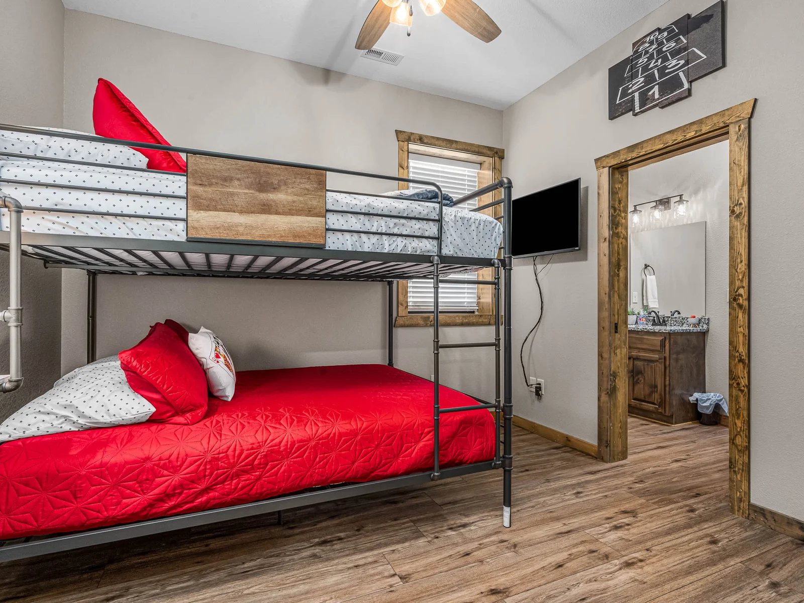 Lower level queen over queen bunkroom #2 attached to Jack and Jill bathroom-sleeps 4