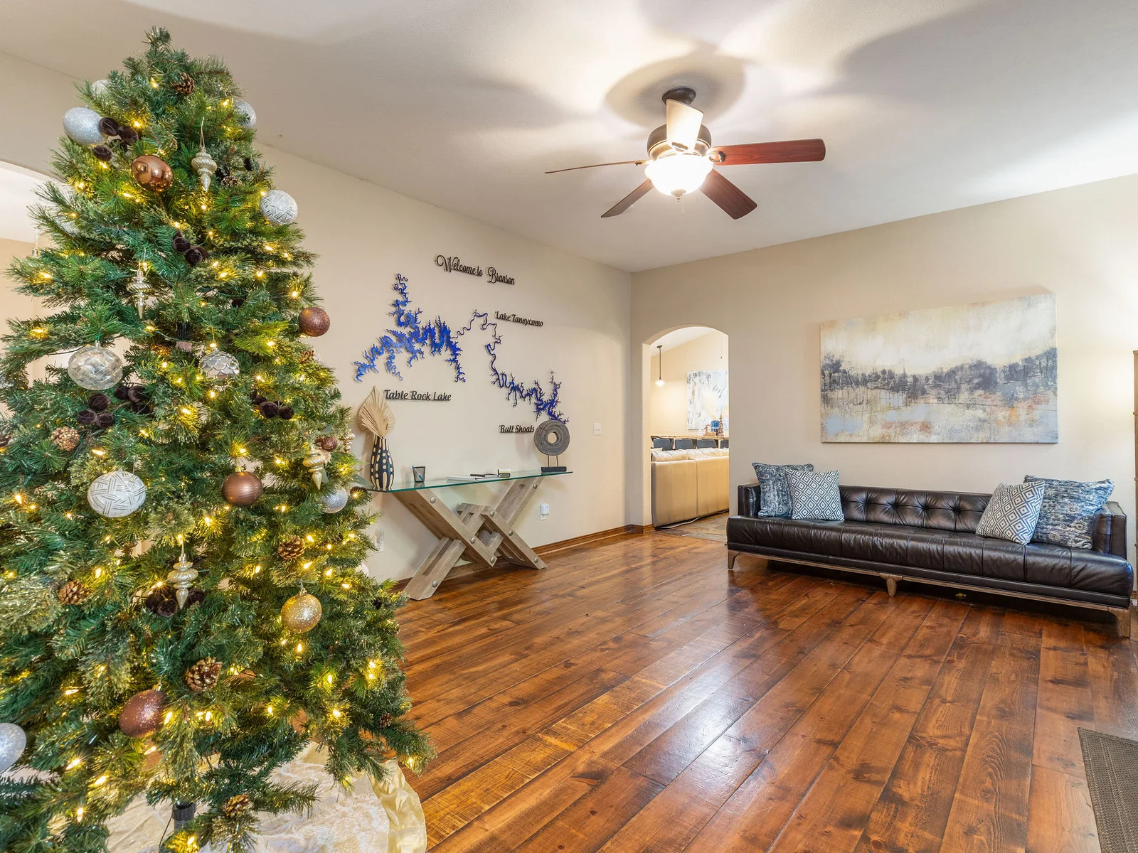 Main level space, we decorate for Christmas!