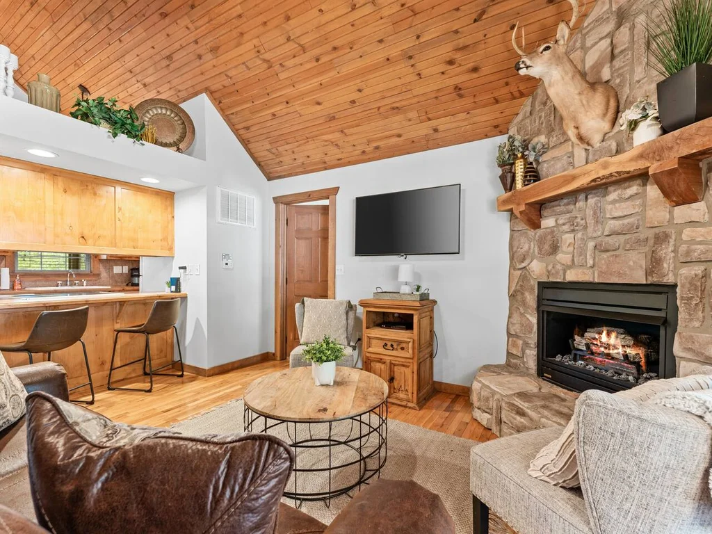 Rustic Stonebridge in Branson West, MO