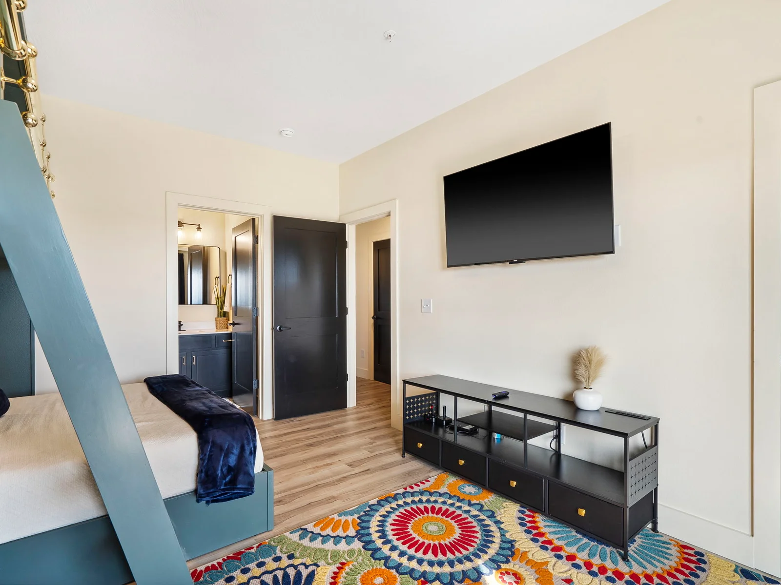 Entry level: Bunkroom-1 Queen & 3 twins bedroom w/ ensuite bath