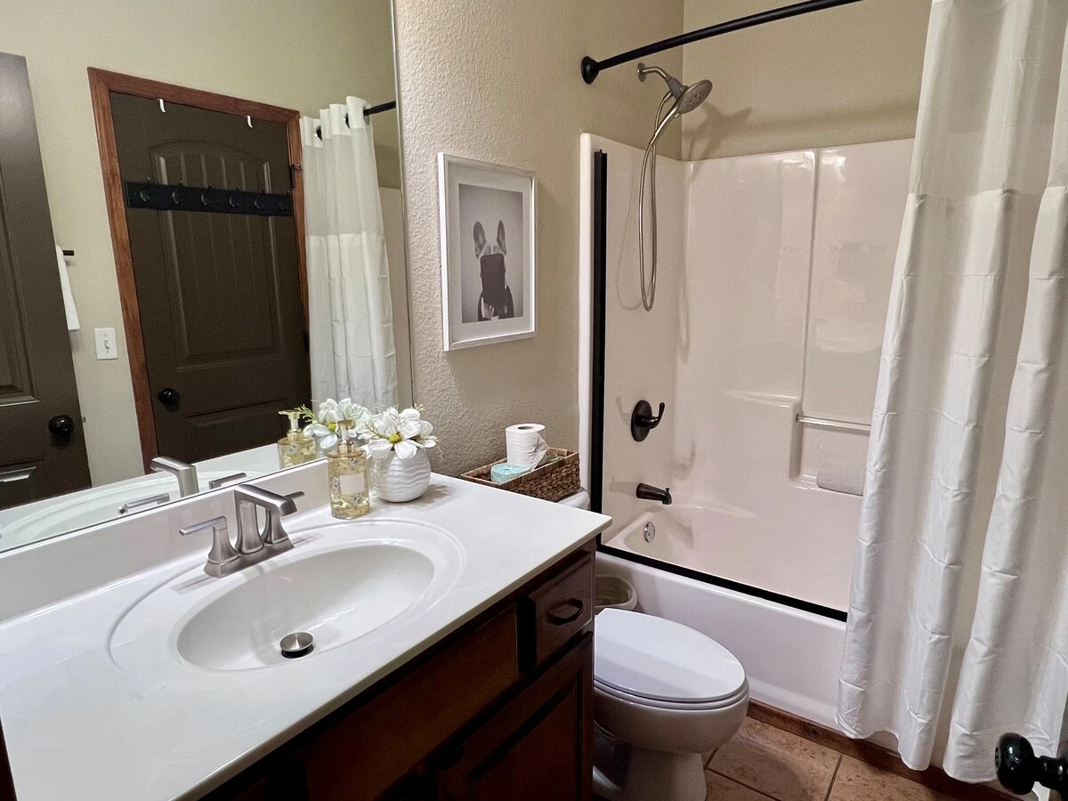 Full bath accessible from Master bedroom 1 and kitchen