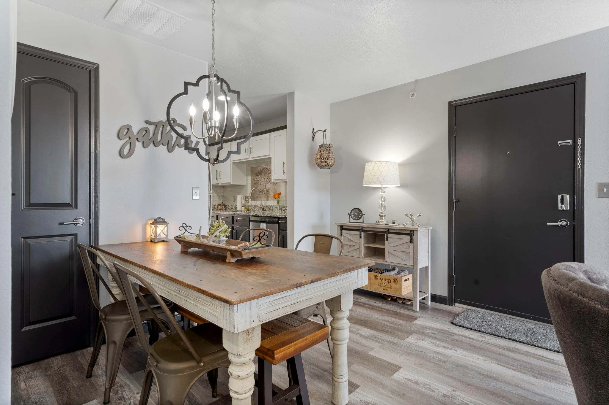 Entry/Dining area