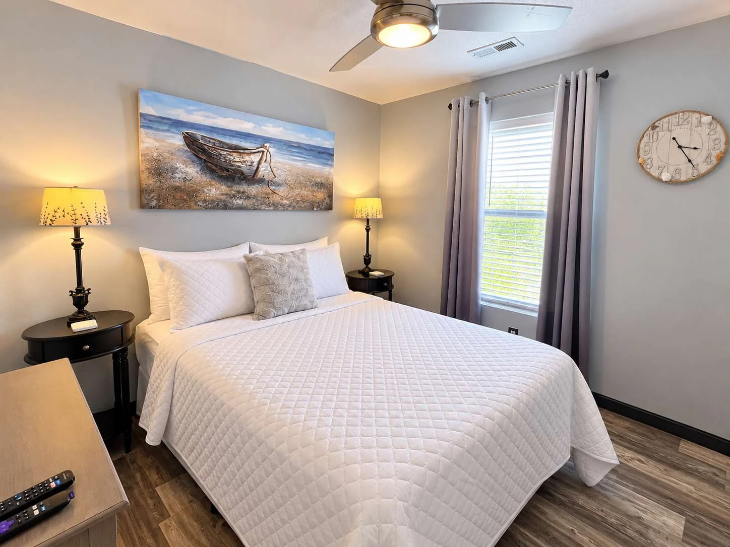 2nd bedroom/queen